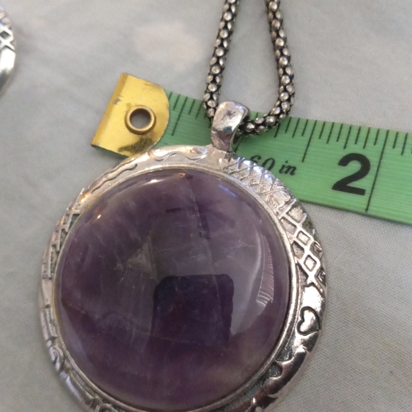 Silvertone Neckless & Pierced Earrings with Lilic Amethyst stones - Picture 8 of 9